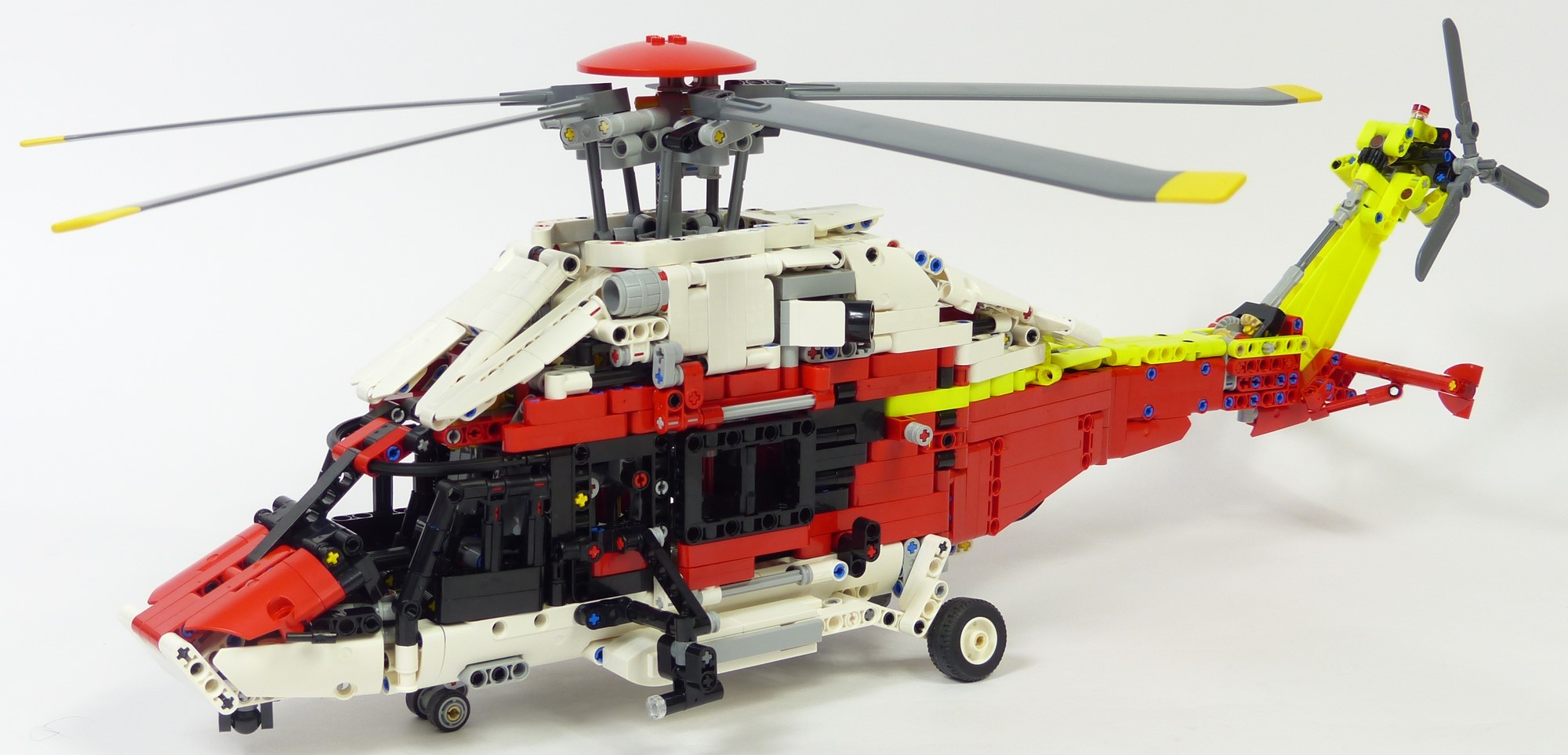  Review Lego Technic #42145 Hélicoptère de secours Airbus H175