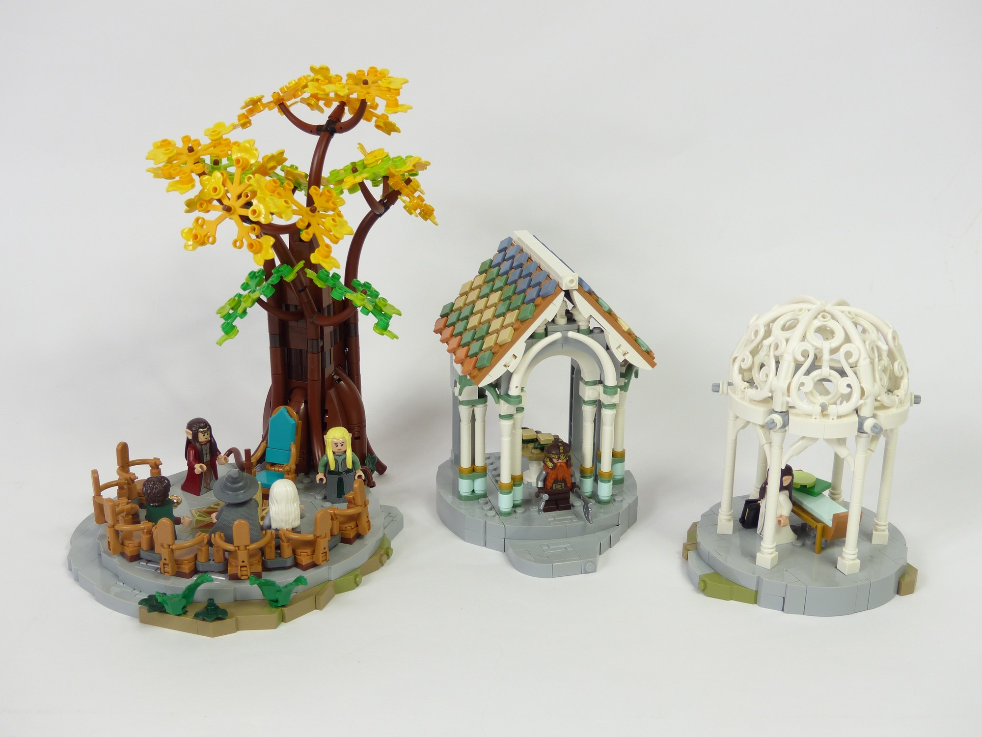 Lego imagine le pays de Rivendell du Seigneur des Anneaux avec un