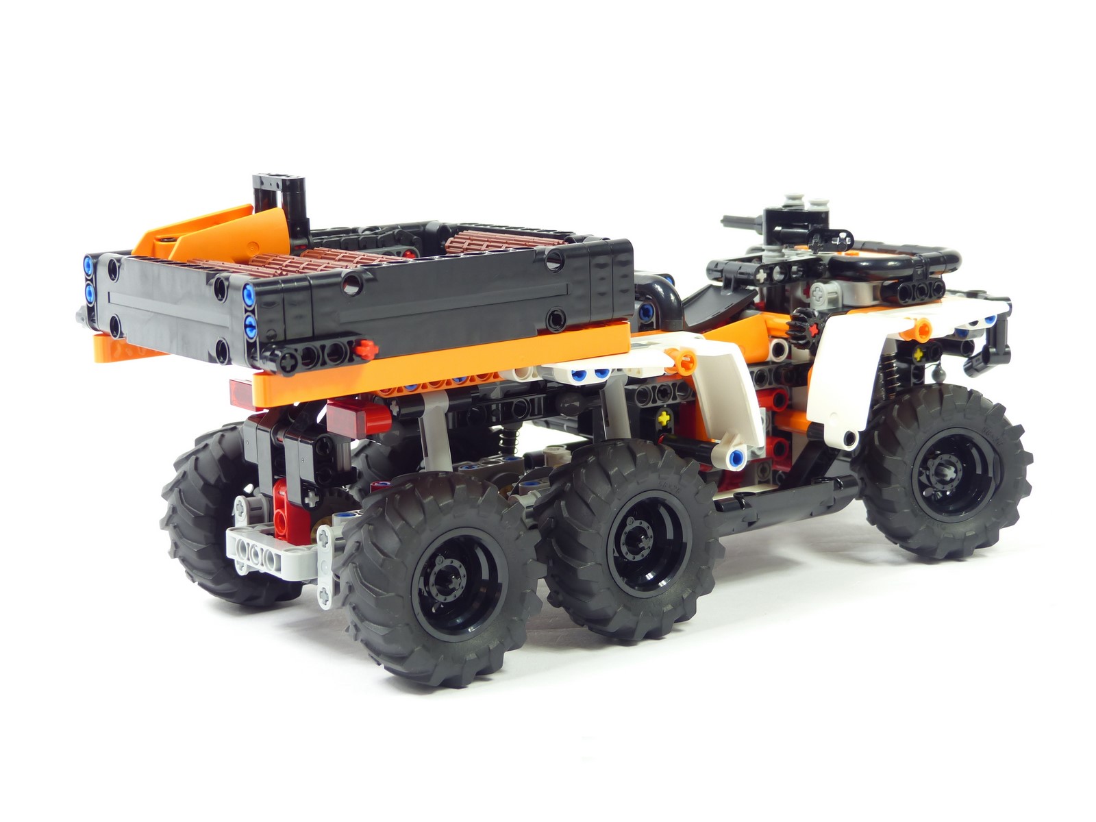 LEGO Technic 42139 pas cher, Le véhicule tout-terrain