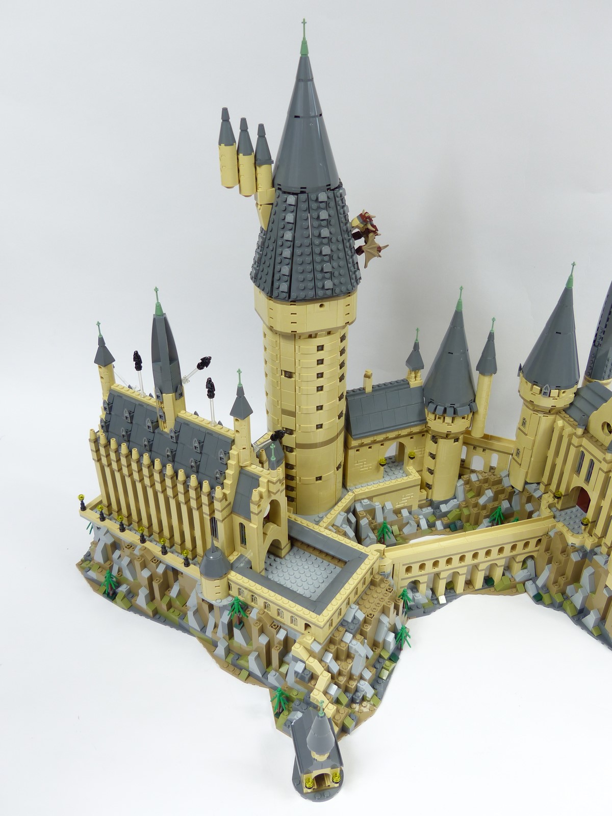 Le Chateau Poudlard LEGO Harry Potter 71043 - bilan d'une construction  épique