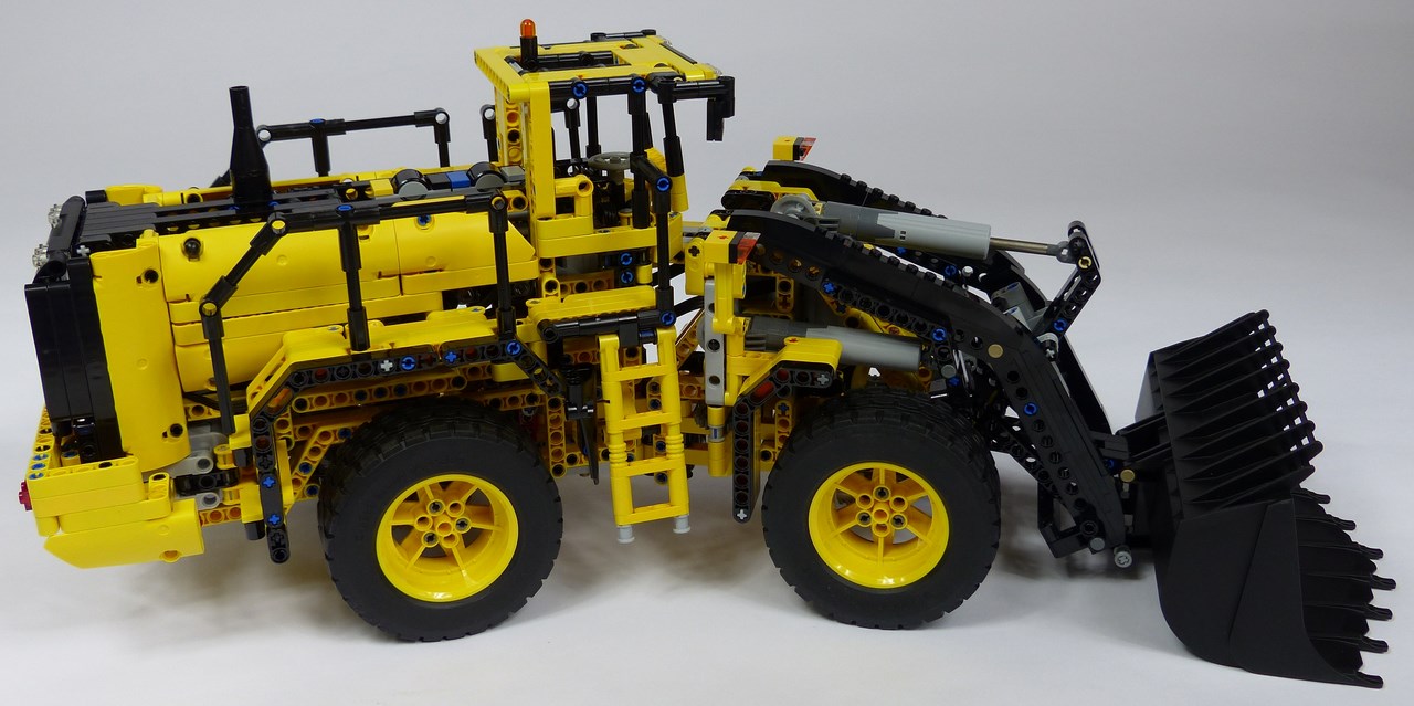  Review Lego Technic #42030 Chargeuse sur pneus Volvo