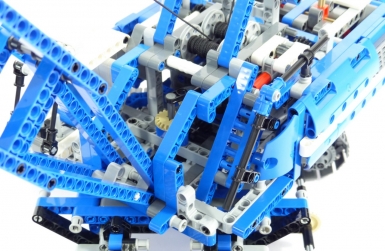 Lego Technic 42042 Grue treillis sur chenilles