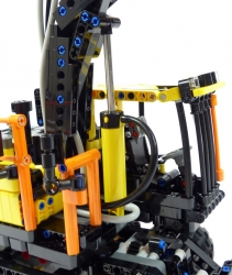 Lego Technic 42053 Pelle sur pneus Volvo EW160E