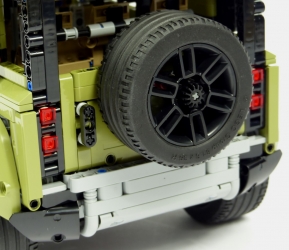 Lego Technic 42110 Land Rover Defender