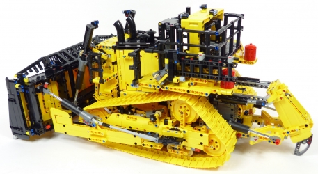 Lego Technic 42131 Bulldozer Caterpillar D11