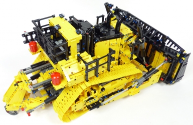 Lego Technic 42131 Bulldozer Caterpillar D11