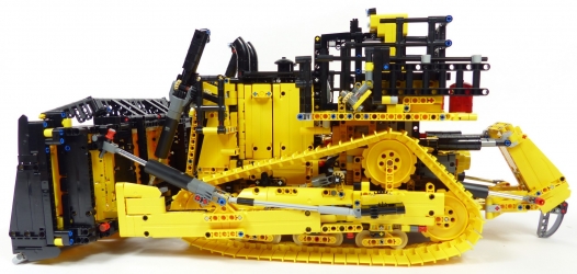 Lego Technic 42131 Bulldozer Caterpillar D11