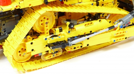 Lego Technic 42131 Bulldozer Caterpillar D11