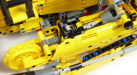 Lego Technic 42131 Bulldozer Caterpillar D11