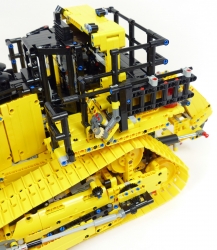 Lego Technic 42131 Bulldozer Caterpillar D11