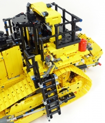 Lego Technic 42131 Bulldozer Caterpillar D11