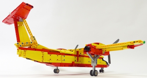 Lego Technic 42152 Avion bombardier eau