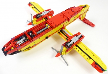 Lego Technic 42152 Avion bombardier eau
