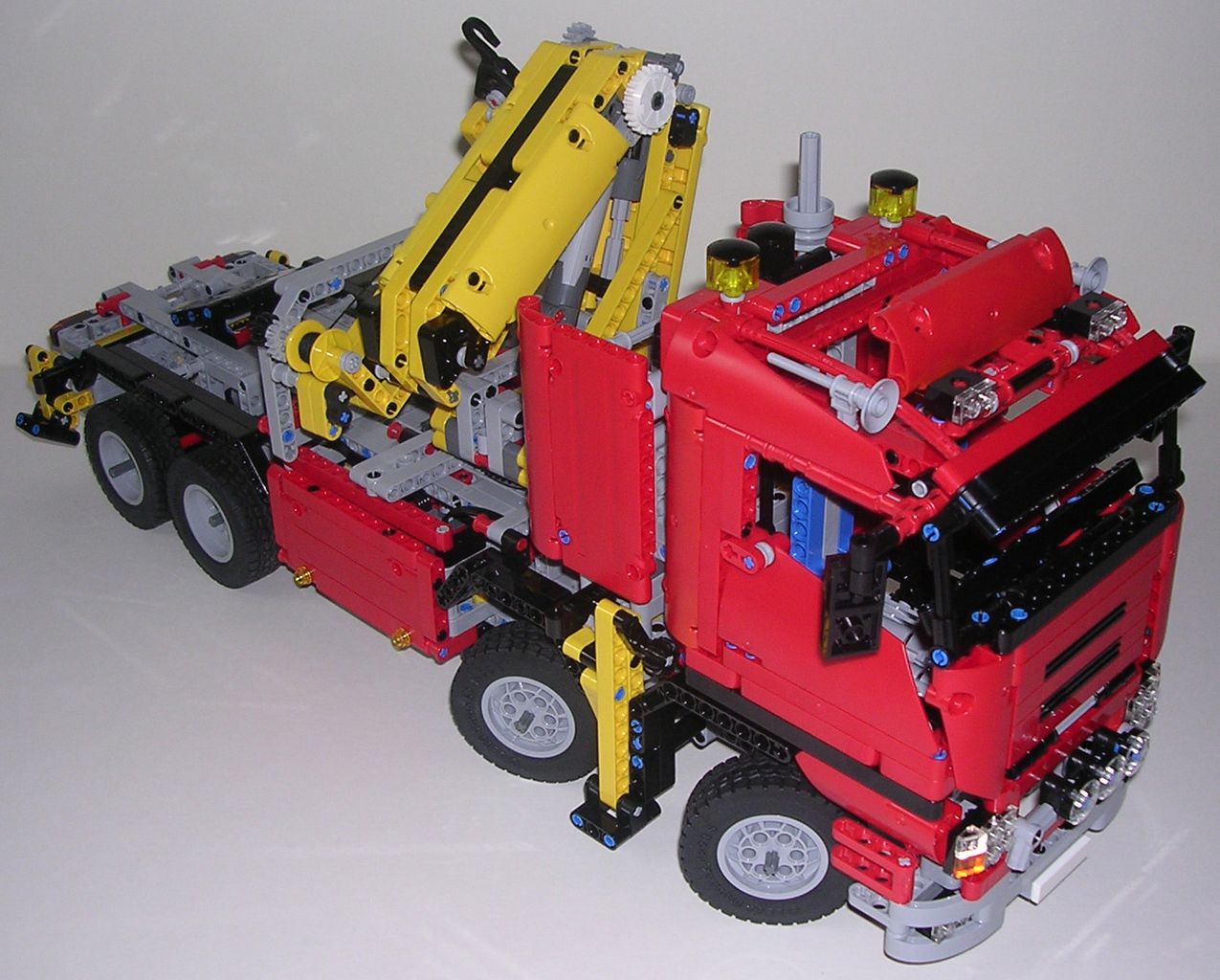 LEGO Technic 8258 pas cher, Le camion-grue